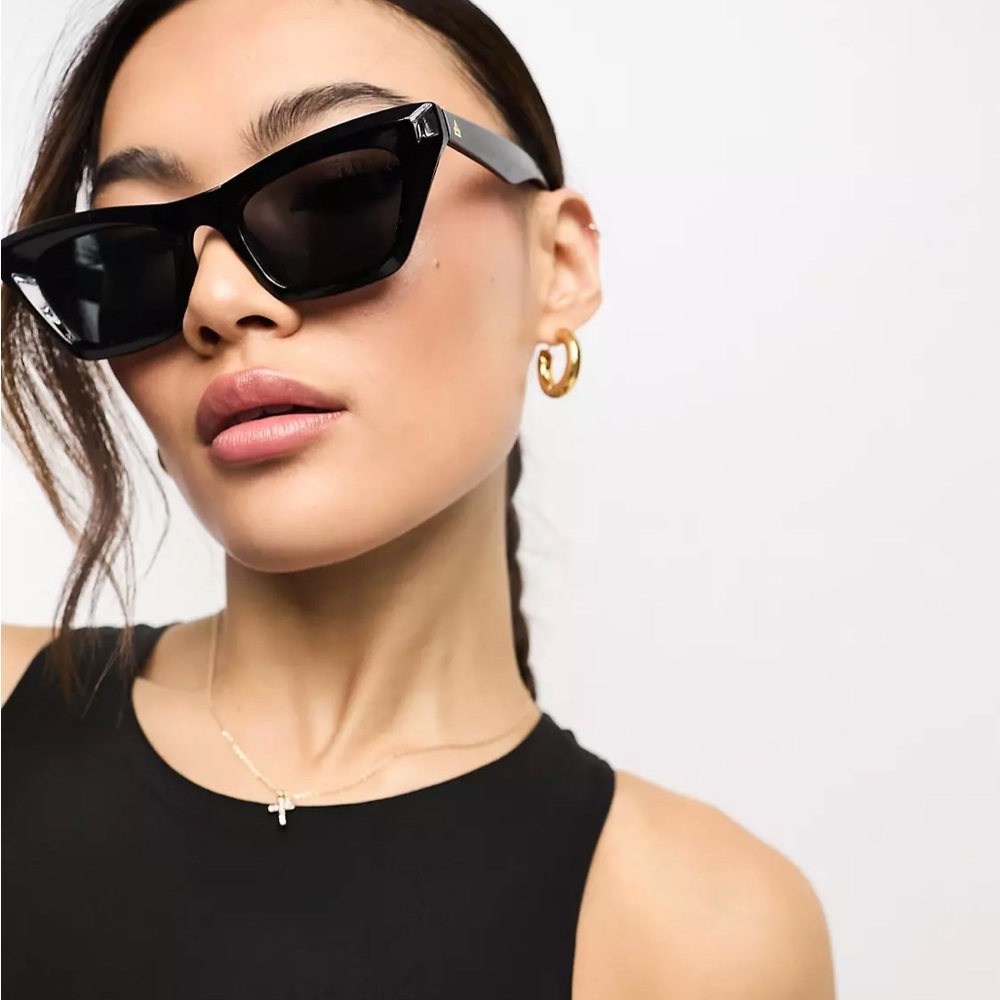 NWT AIRE capricornus square sunglasses in black